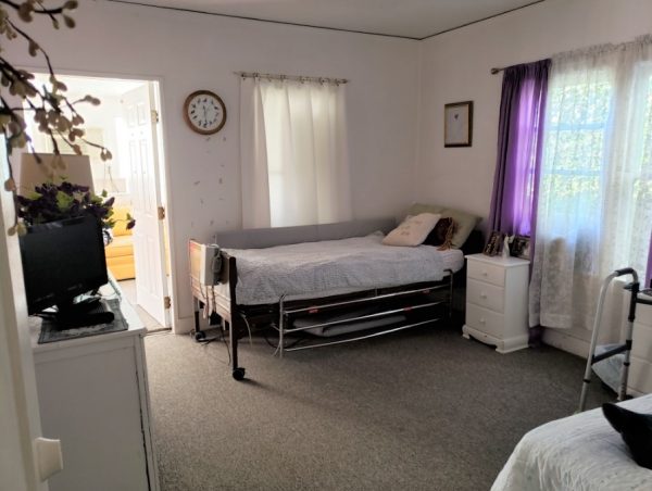 Ana Marie's Guest Home - 5 - shared room.jpg