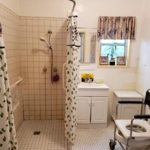 Ana Marie's Guest Home - 6 - bathroom.jpg