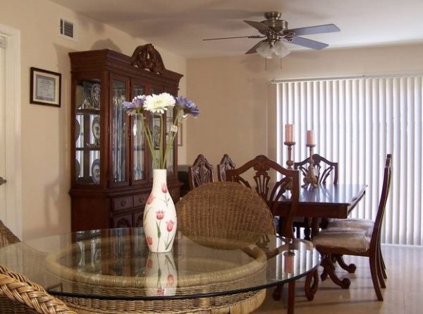 Olivera Residential Home - 3 - dining room.JPG