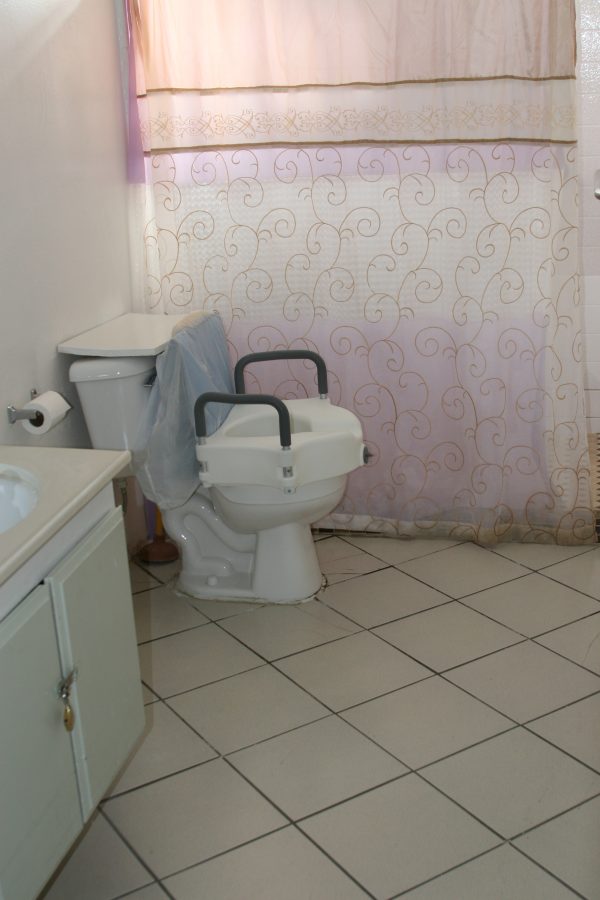 The Pleasantview Home - restroom 2.JPG