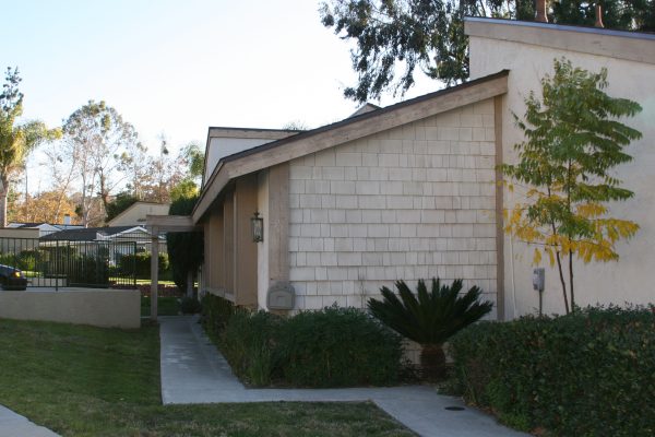 Tuscany Senior Living - 1 - front walkway.JPG